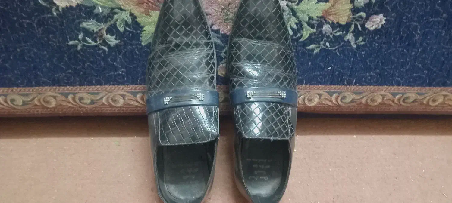 کفش مجلسی استوک سایز۴۳ کف تخت فقط۱۰۰ت|کیف، کفش، کمربند|شیراز, سلطان آباد|دیوار