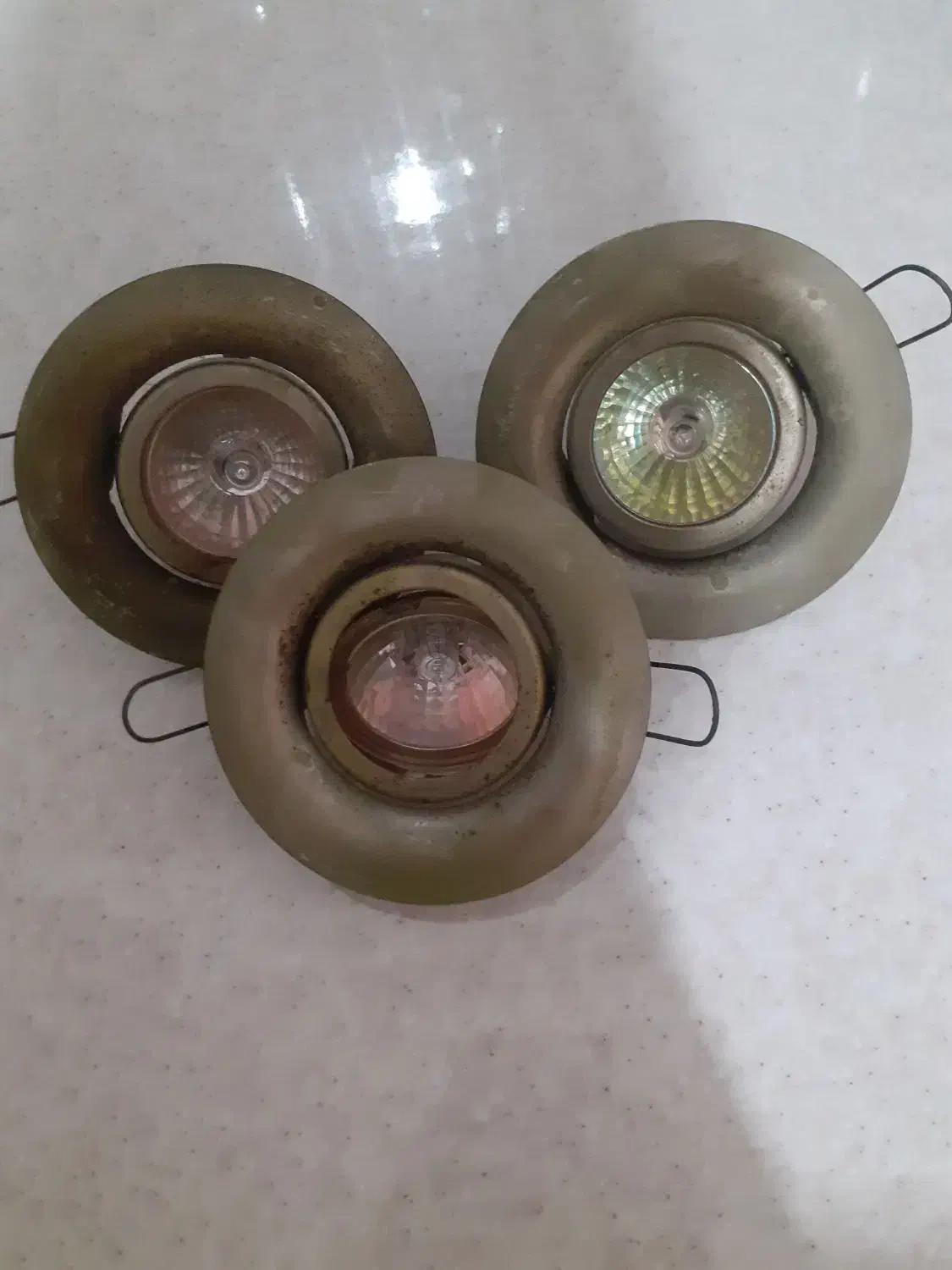 هالوژن الومینیومی سالم هریکی ۵۰تومن|لامپ و چراغ|تبریز, |دیوار