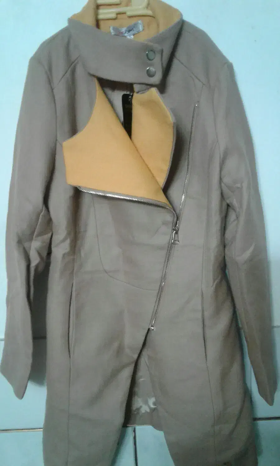 پالتو مانتو|لباس|فلاورجان, |دیوار