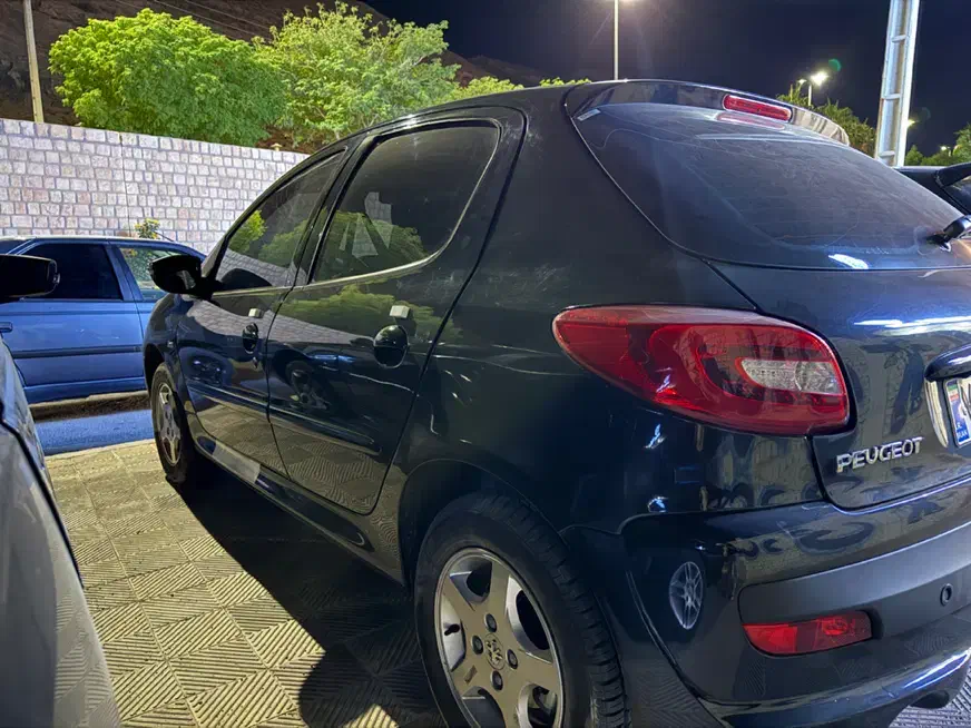 ۲۰۷ اتومات سقف فلز ۱۴۰۲|خودرو سواری و وانت|لار, |دیوار