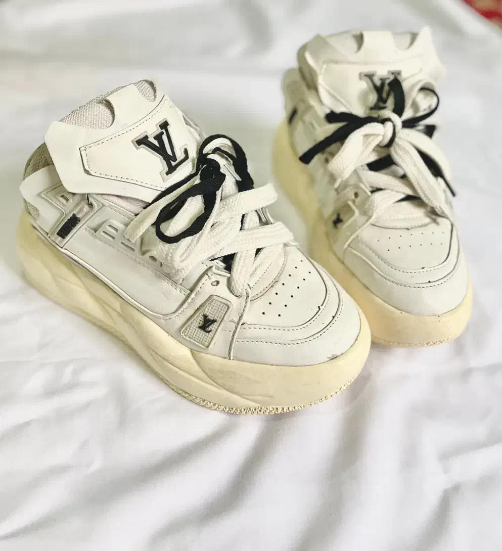 کفش|کیف، کفش، کمربند|زابل, |دیوار