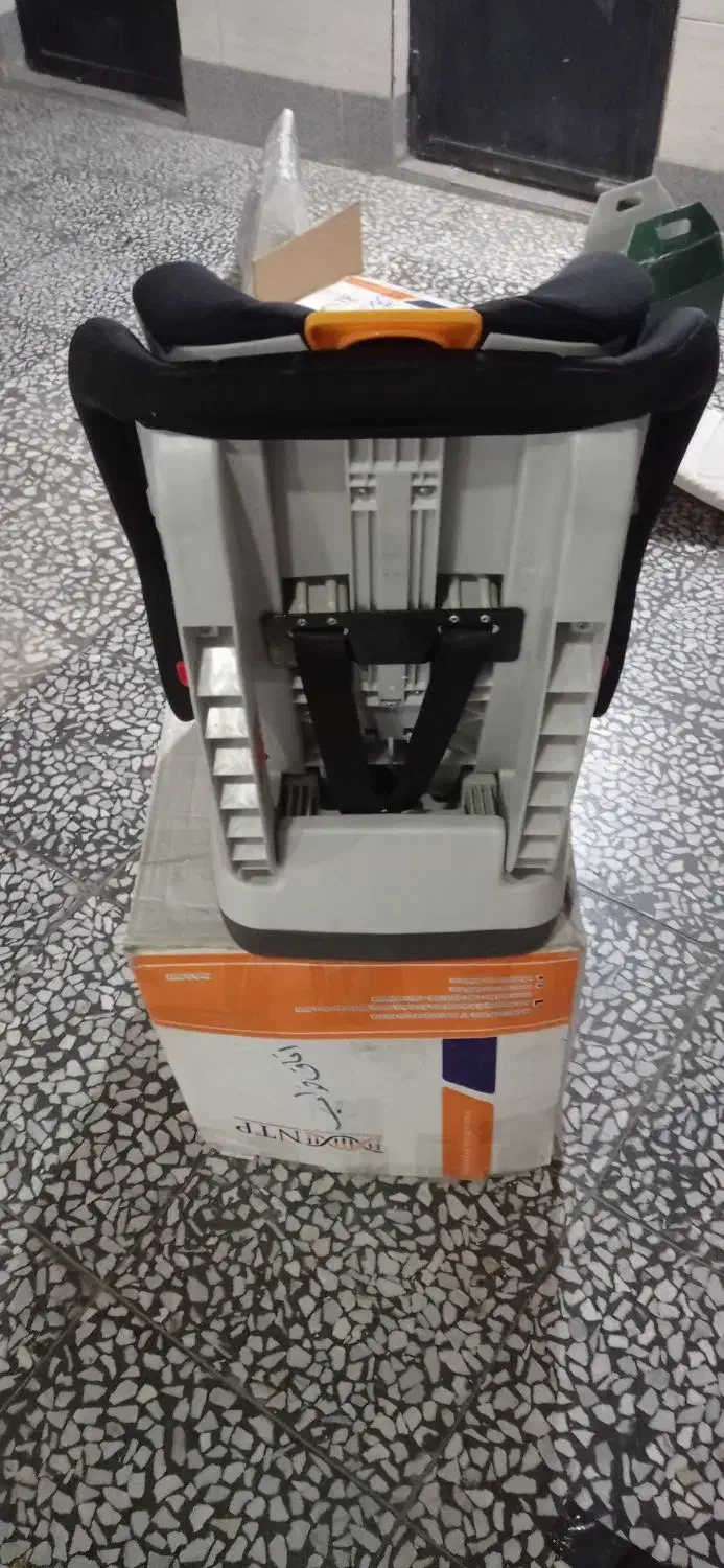 فروش فوری صندلی ماشین کودک|تخت و صندلی بچه|نظرآباد, نظرآباد|دیوار