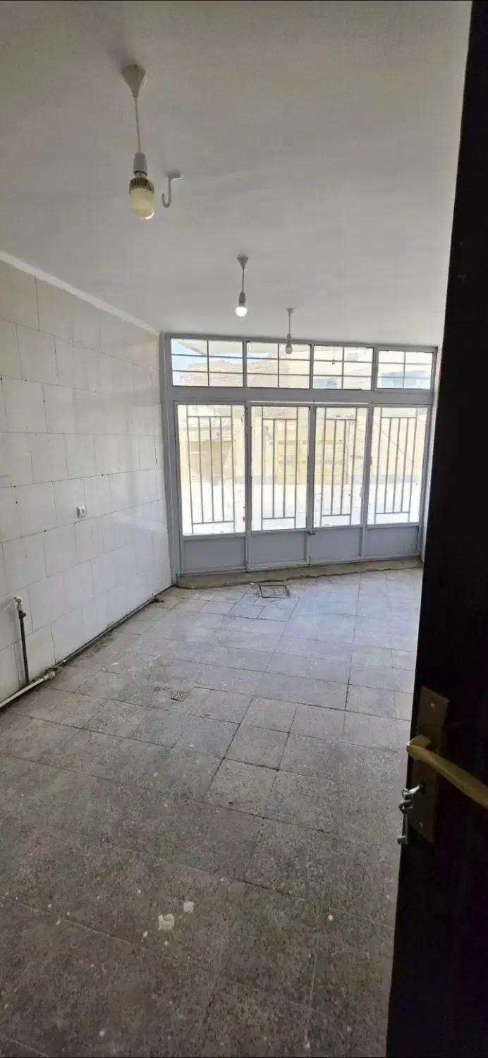 مغازه بر اصلی کوچه دونبش|فروش مغازه و غرفه|اصفهان, عمان سامانی|دیوار