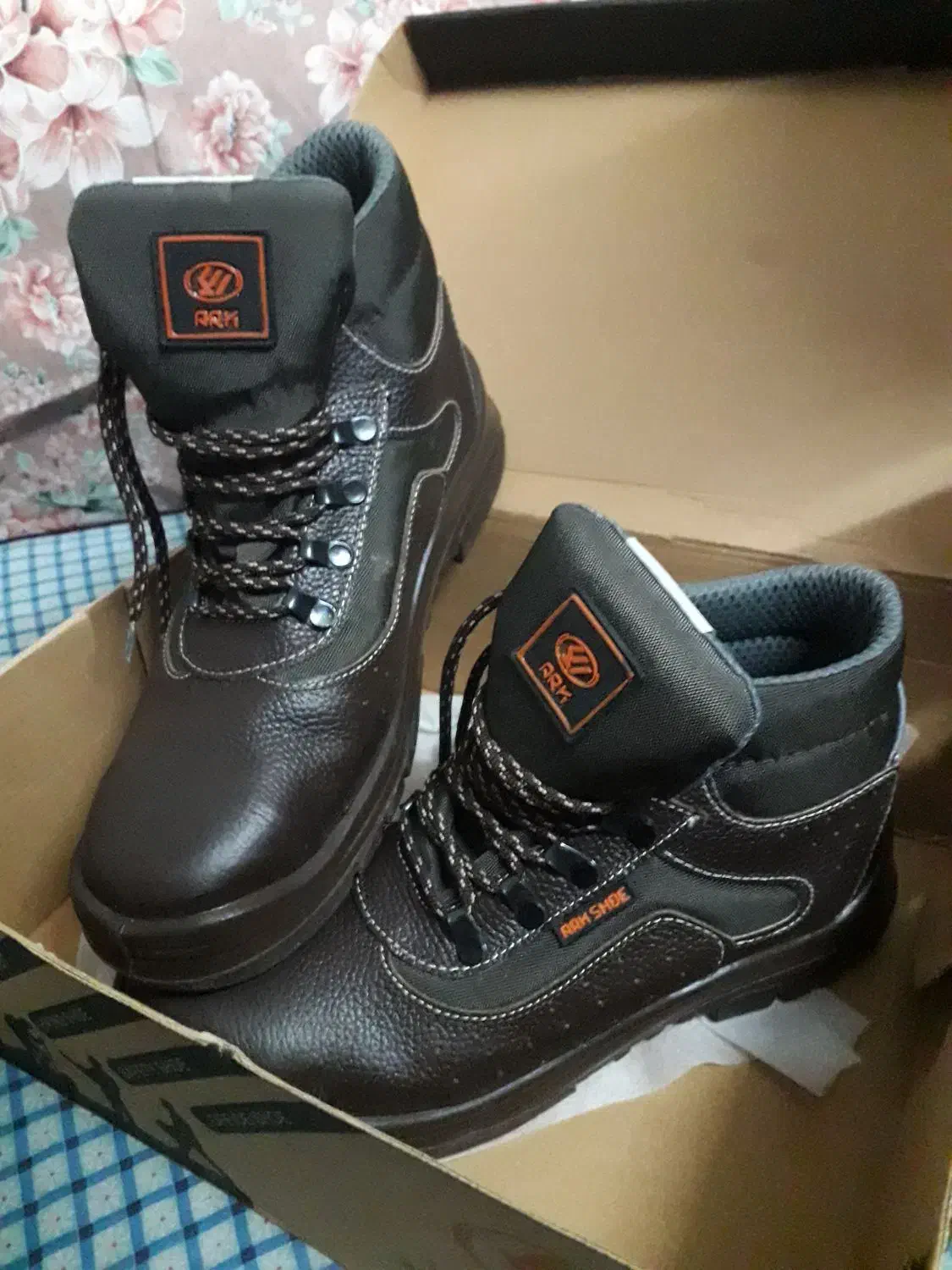 کفش ایمنی|کیف، کفش، کمربند|اسفراین, |دیوار