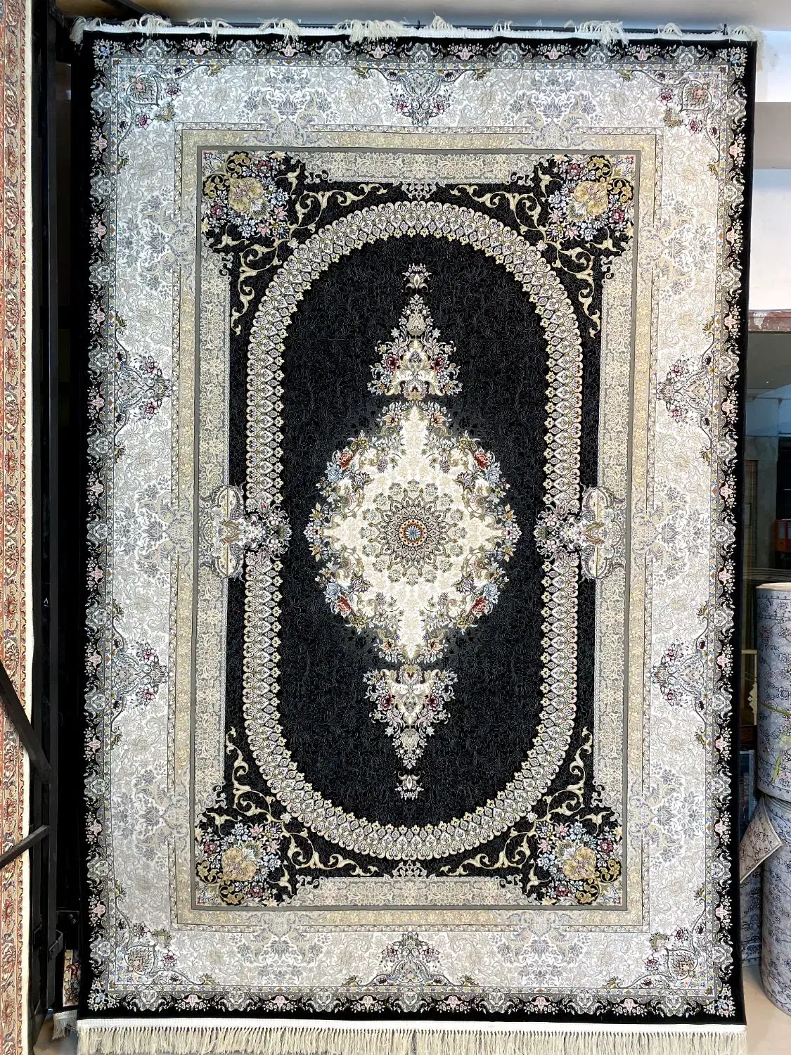 فرش ماشینی ۶متری ۱۲۰۰شانه زمینه سرمه ای(فرش هنرمند|فرش|تبریز, |دیوار