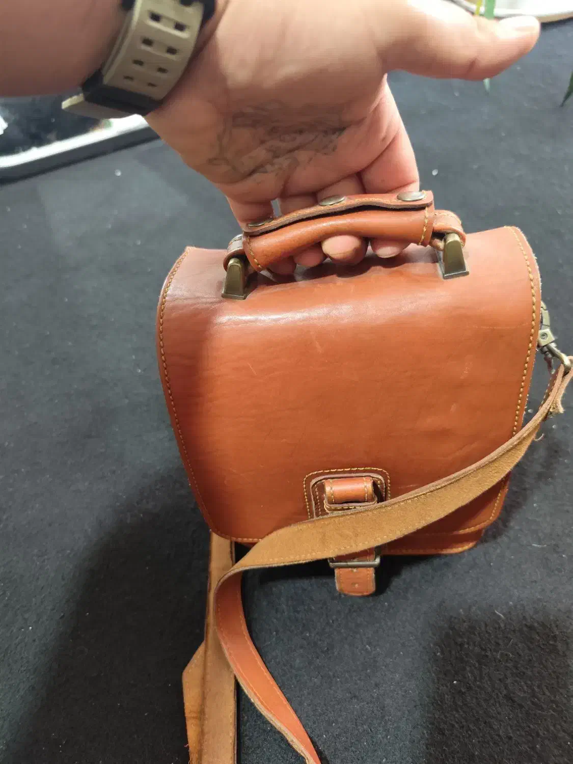 کیف رو دوشی،دانشجویی چرم گاوی اصل|کیف، کفش، کمربند|فولادشهر, C4|دیوار