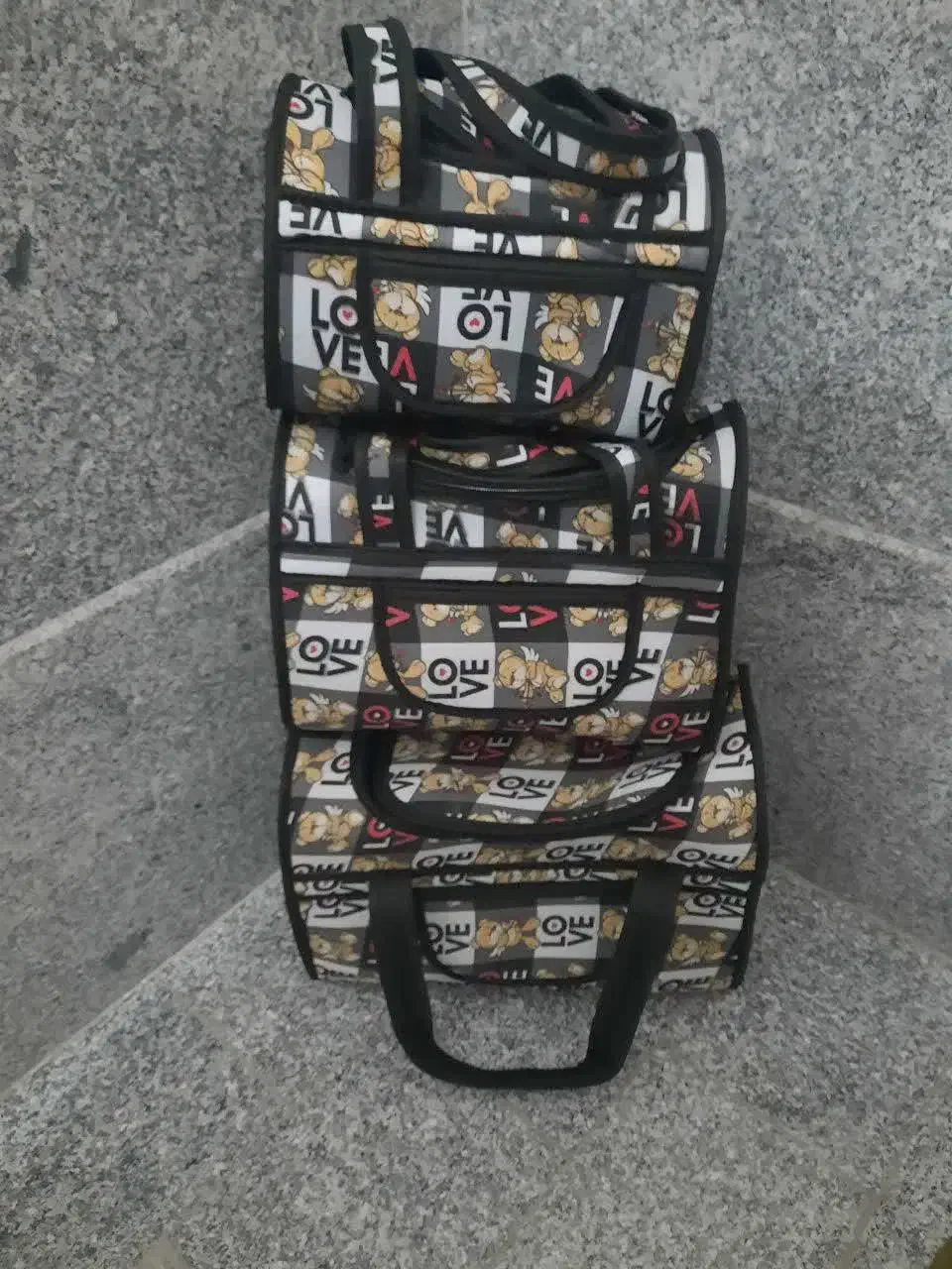 کیف صندوقی|کیف، کفش، کمربند|کاشان, قطب راوندی|دیوار