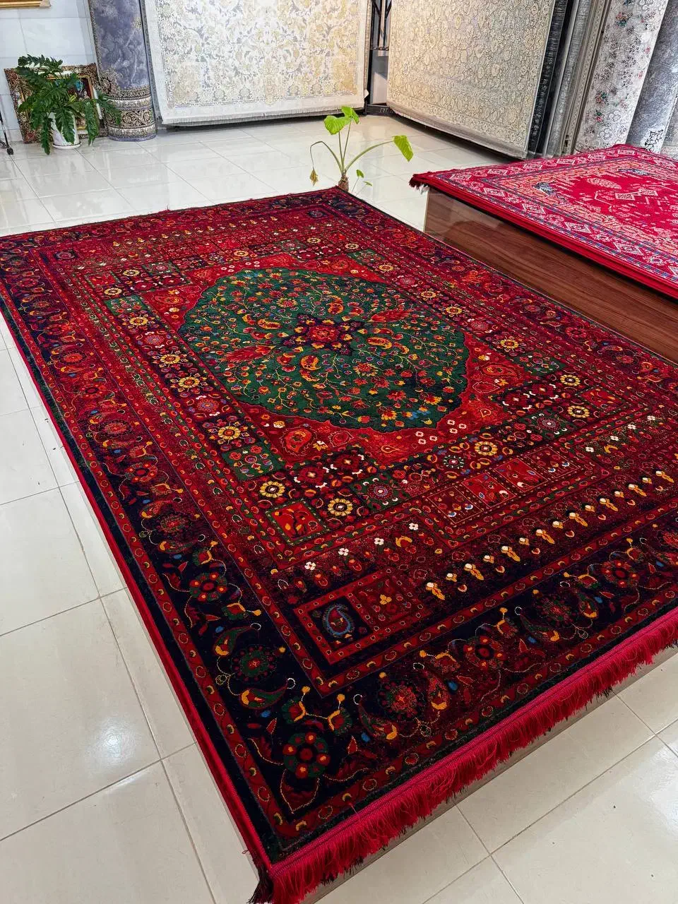 فرش۷۰۰شانه۲۵۵۰تراکم لاکی قجری قرمز ضخیم|فرش|خرمآباد, |دیوار