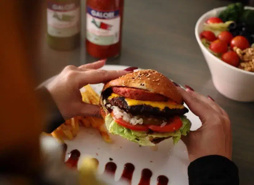 استخدام پیتزا زن و کارگرساده باحقوق بالا|استخدام خدمات فروشگاه و رستوران|تهران, حکمت|دیوار