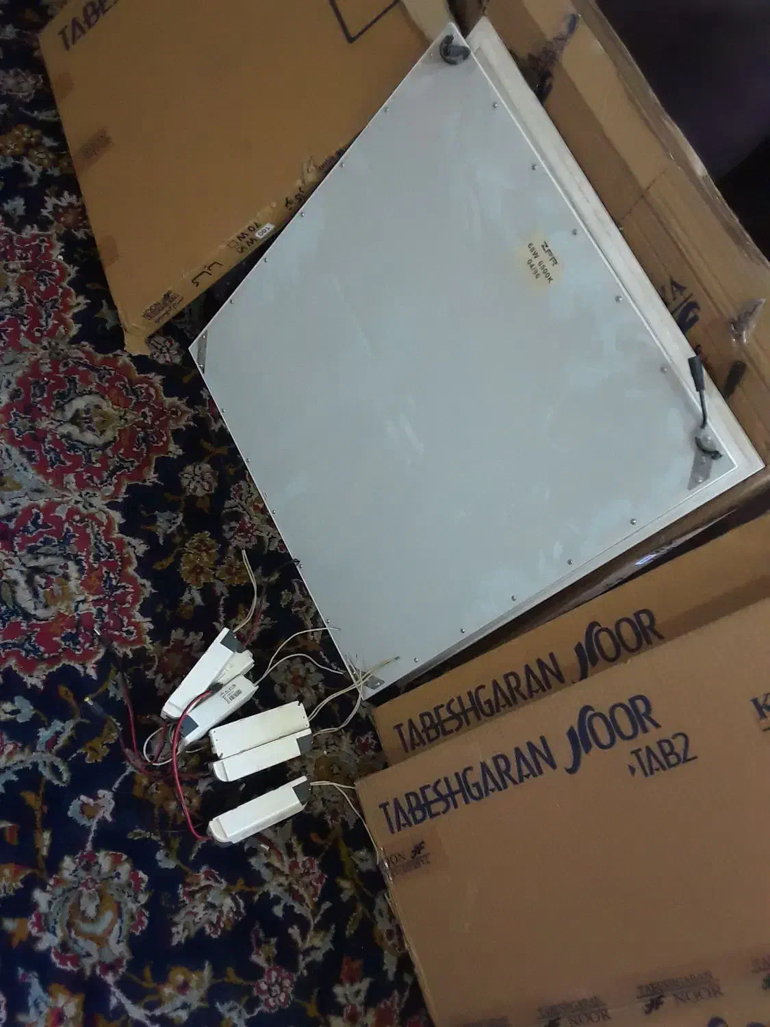 تعداد ۸عدد ال ای دی۶۰در۶۰ سقفی و۱۲عدد چراغ ماشین|لامپ و چراغ|تهران, بهمن یار|دیوار