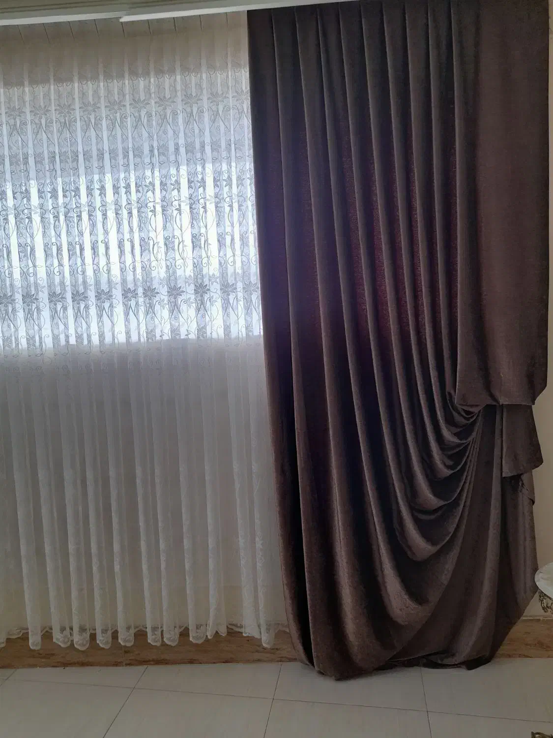 پرده به همراه دوعددوالان مخمل|پرده، رانر، رومیزی|سبزوار, قاضی زاد|دیوار