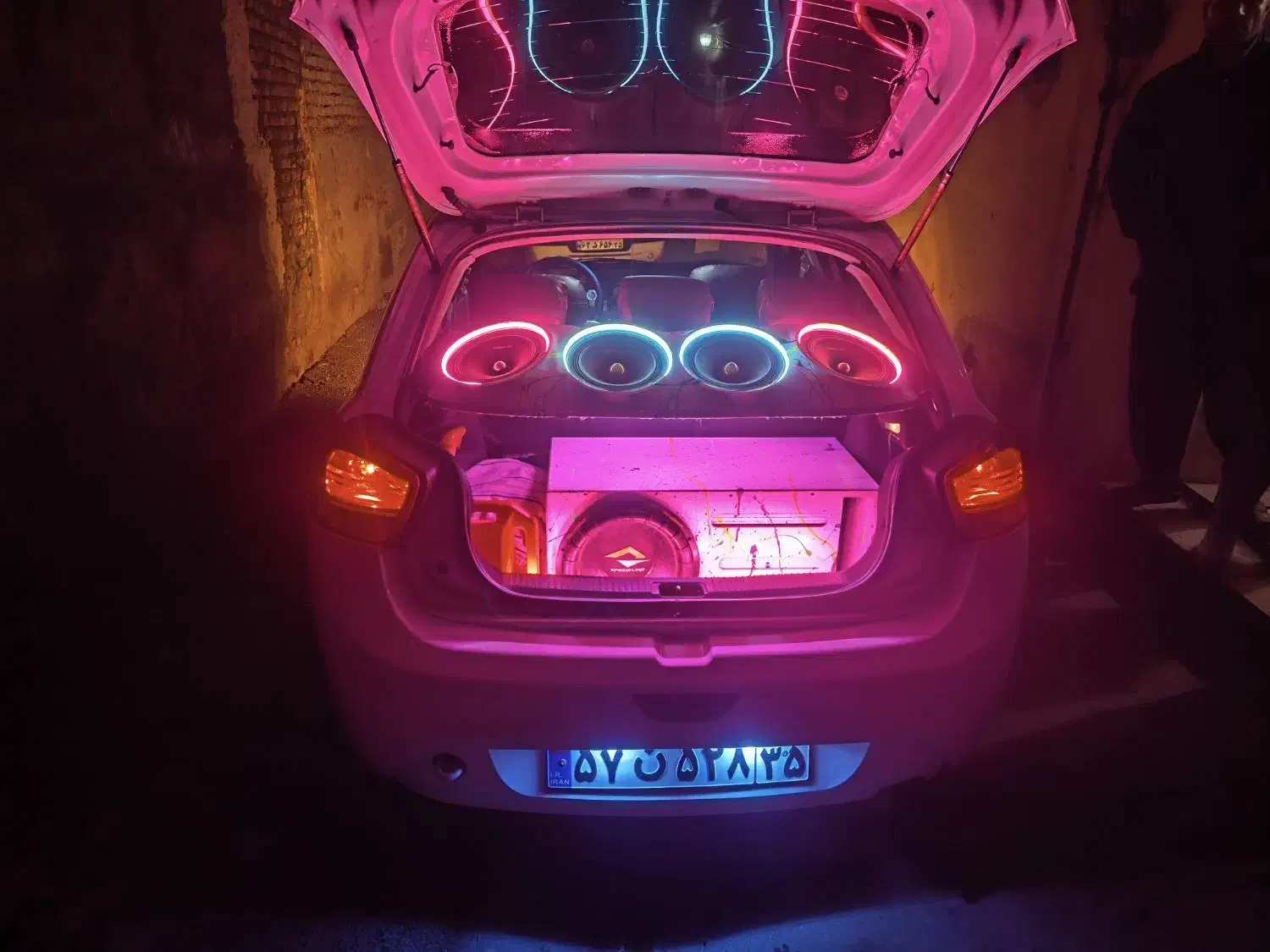 سیستم صوتی|صوتی و تصویری|میانه, |دیوار