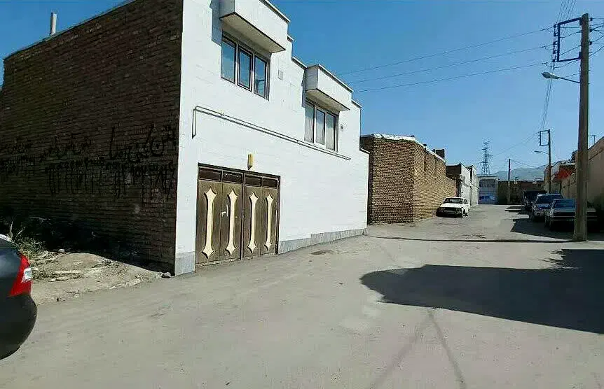 حیاط مسکونی/زیرقیمت/شقایق/دونبش|فروش خانه و ویلا|مرند, |دیوار