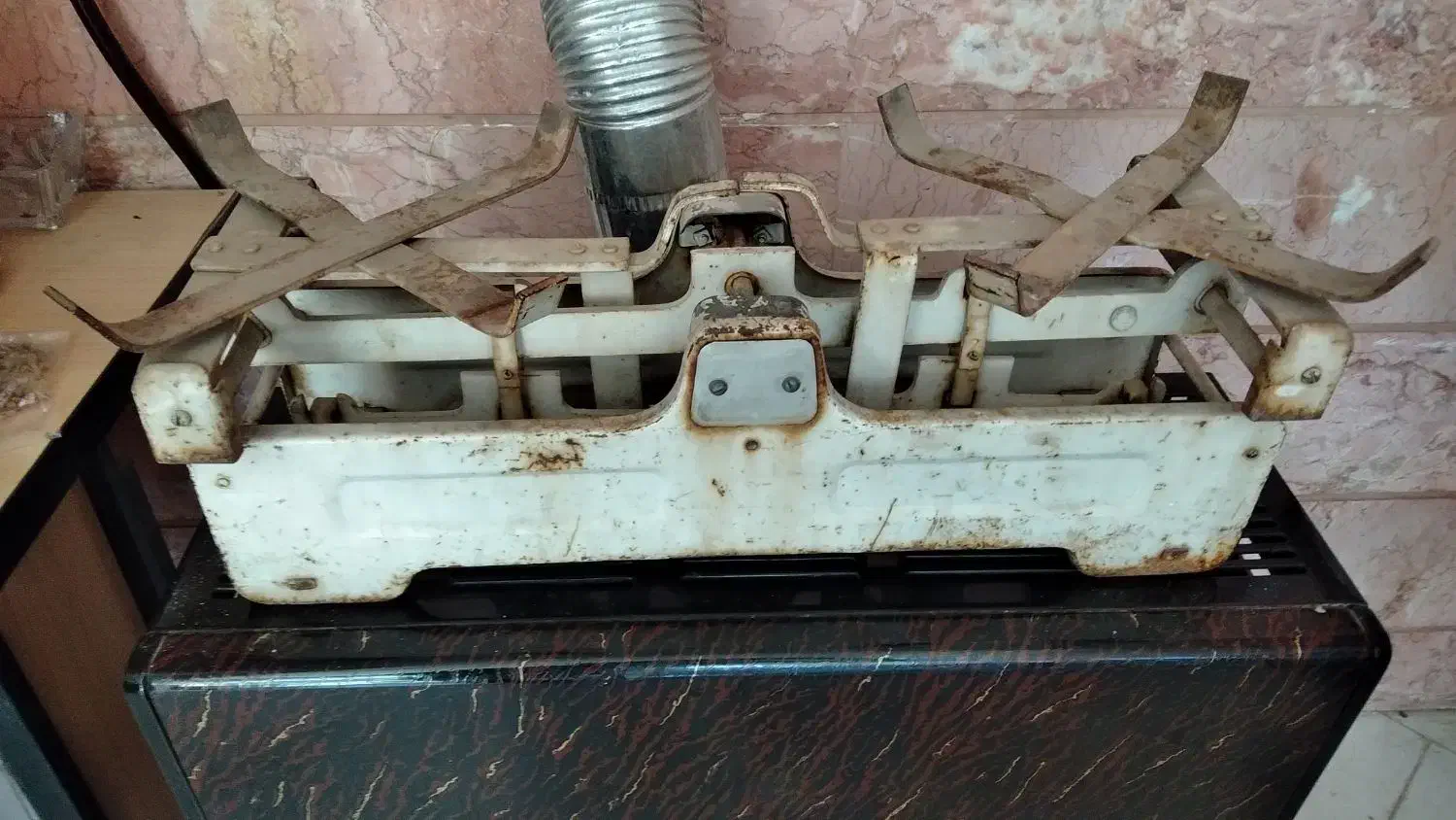 ترازو کفه ای|کلکسیون اشیاء عتیقه|دماوند, دماوند|دیوار