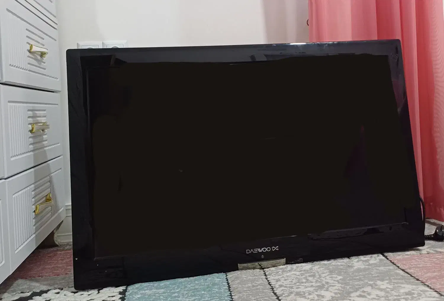 تلویزیون ۳۷ اینچ|تلویزیون و پروژکتور|شاهنجرین, |دیوار