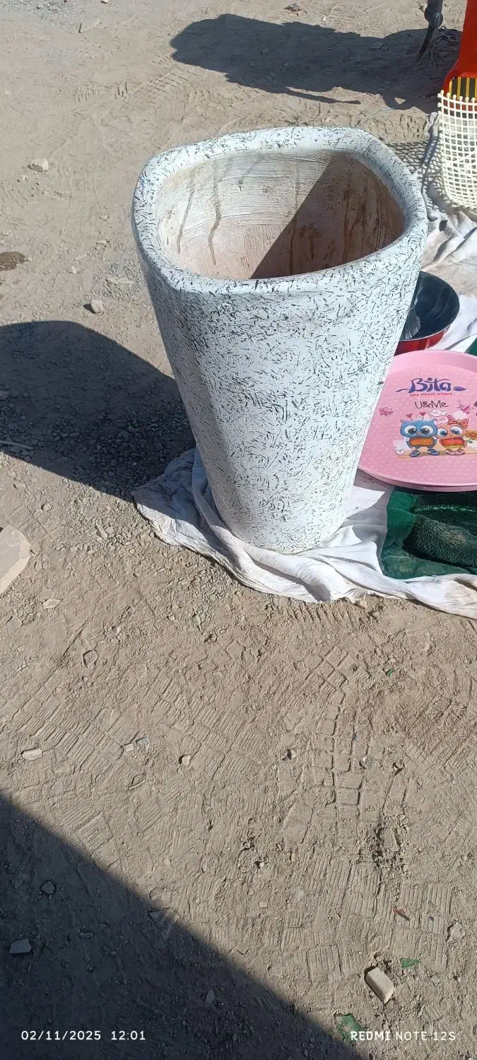 گلدان سفالی برای گل|گل و گیاه طبیعی|قم, جمکران|دیوار