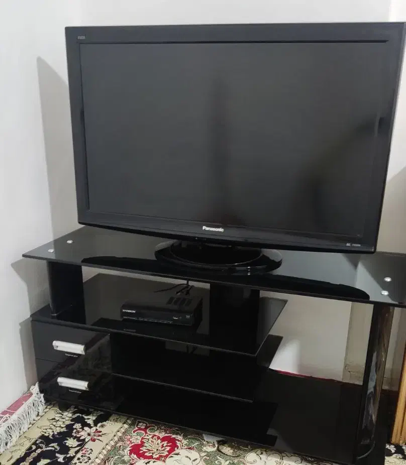 تلویزیون و زیرتلویزیون بهمراه دیجیتال|تلویزیون و پروژکتور|خرم‌آباد, |دیوار