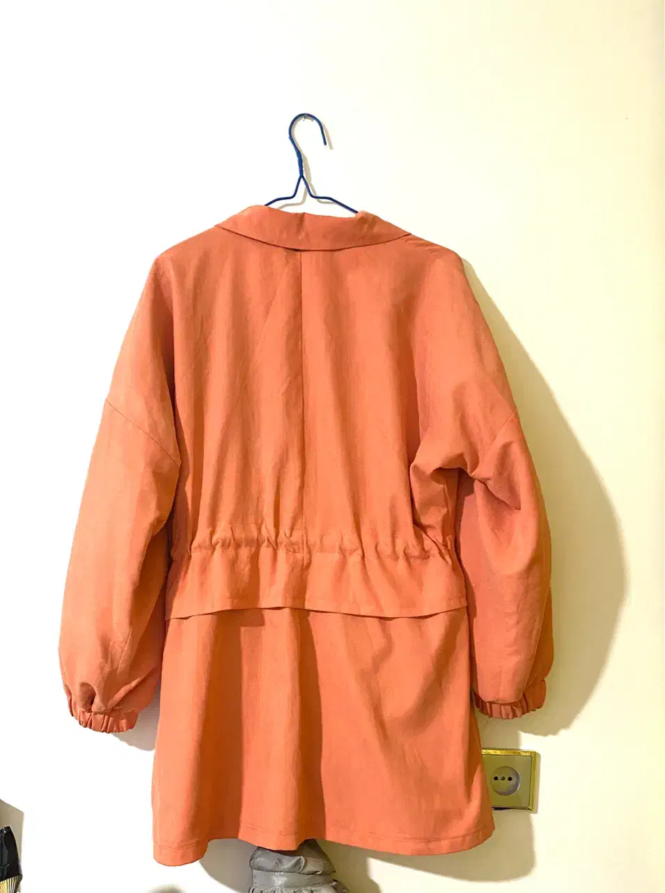 بارونی پاییزه|لباس|شیراز, ملاصدرا|دیوار