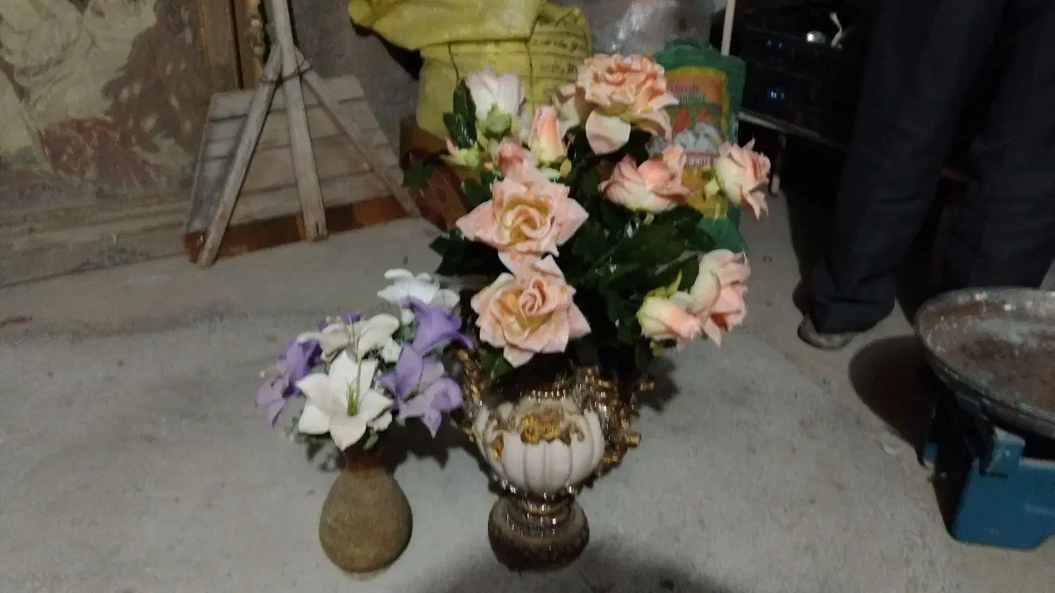 گلدون|گل مصنوعی|شیروان (خراسان), |دیوار