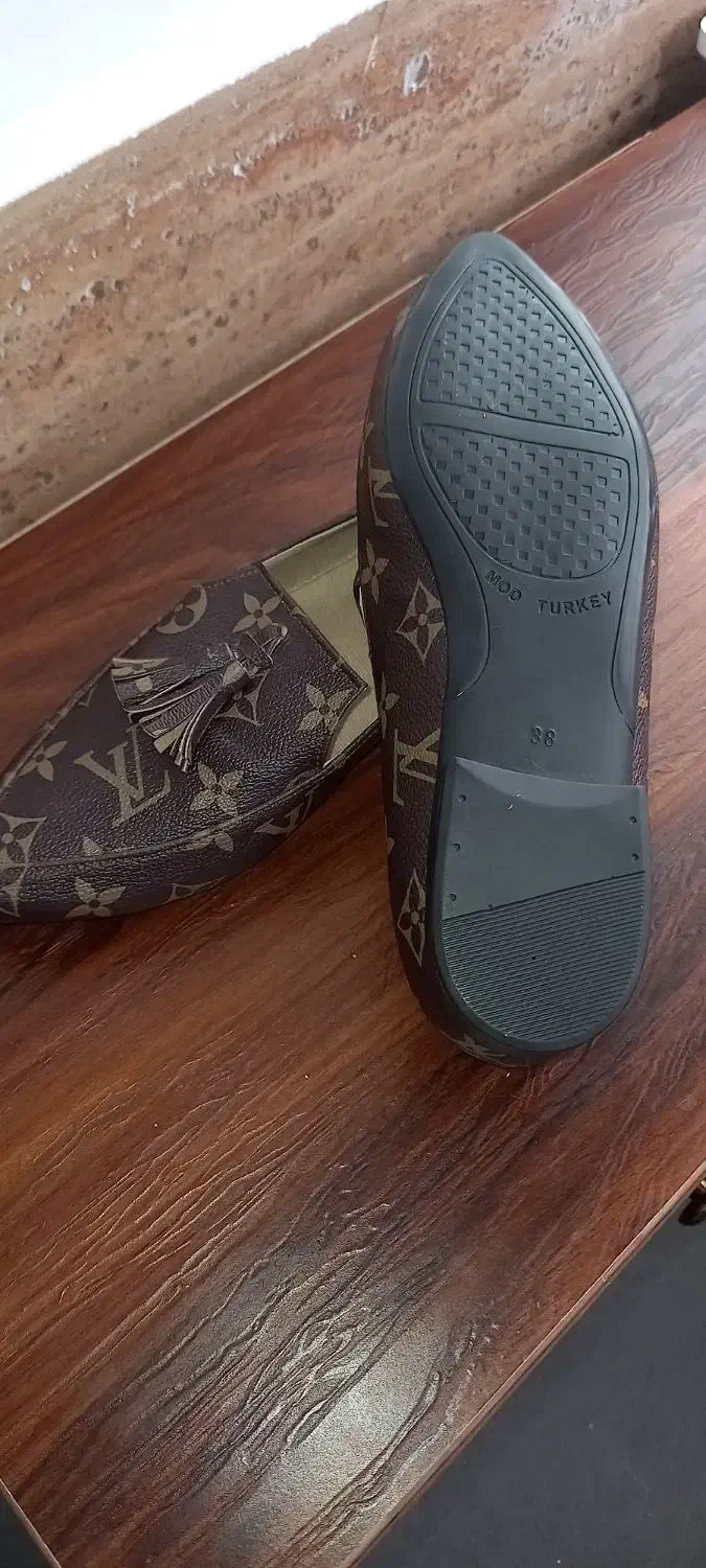 کفش|کیف، کفش، کمربند|دورود, |دیوار