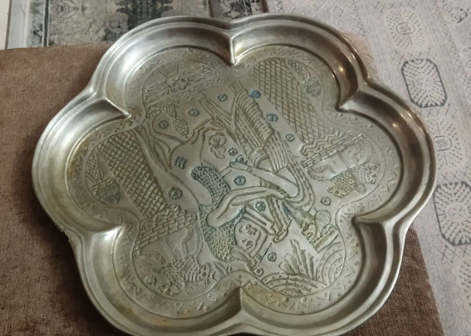 سینی قدیمی|کلکسیون اشیاء عتیقه|شهر ری, شهرک نظامی|دیوار