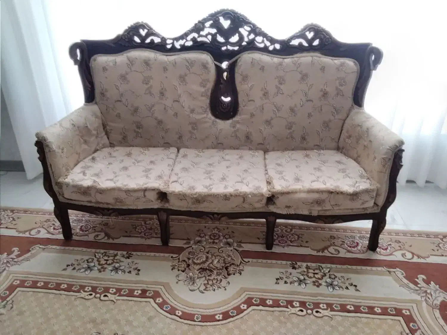 مبل ۹نفره بامیزچوبی منبت کاری|مبلمان خانگی و میز عسلی|یزد, |دیوار