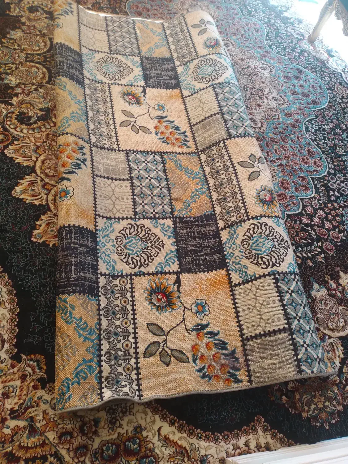 گلیم نو یگ ماه استفاده کردم|گلیم، جاجیم، گبه|بیرجند, |دیوار