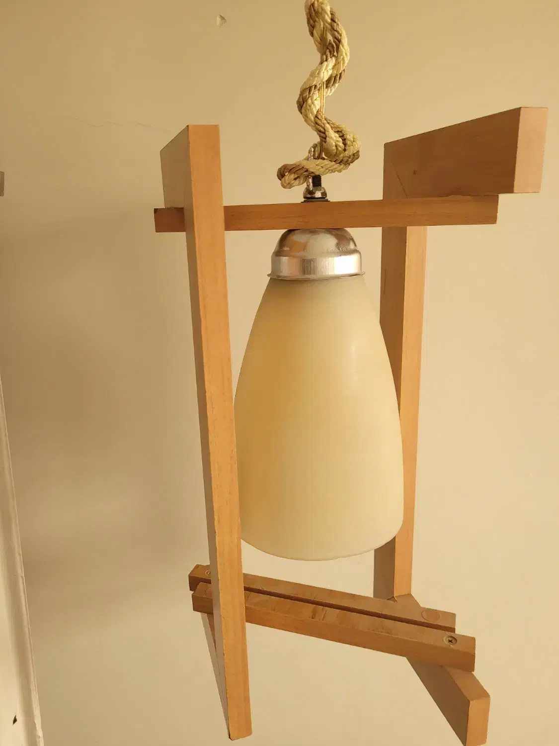 لوستر چوبی کاملا سالم|لوستر و چراغ آویز|تهران, سید خندان (جلفا)|دیوار