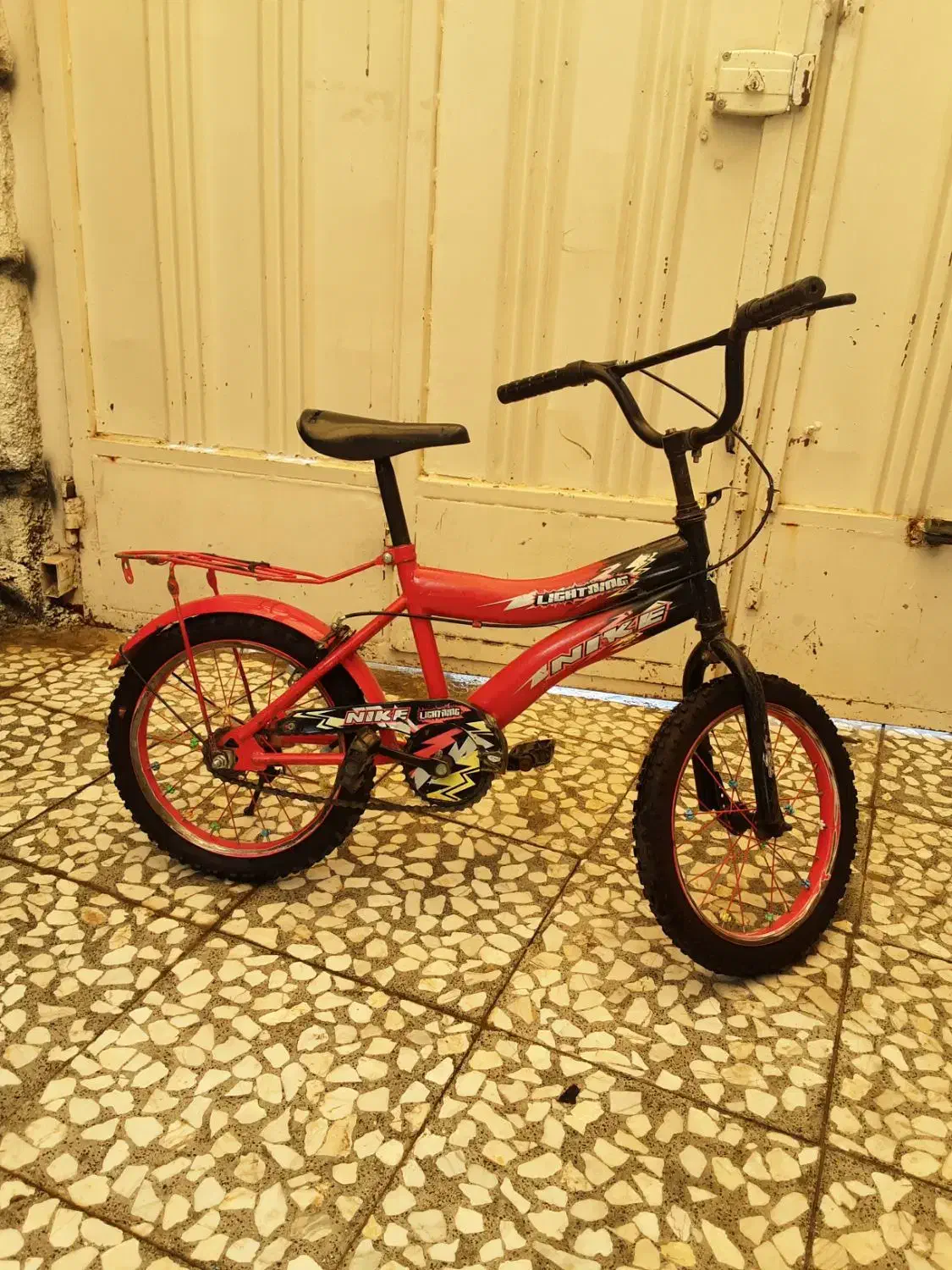 دوچرخه 16 سالم و تر و تمیز|دوچرخه، اسکیت، اسکوتر|ابریشم, |دیوار