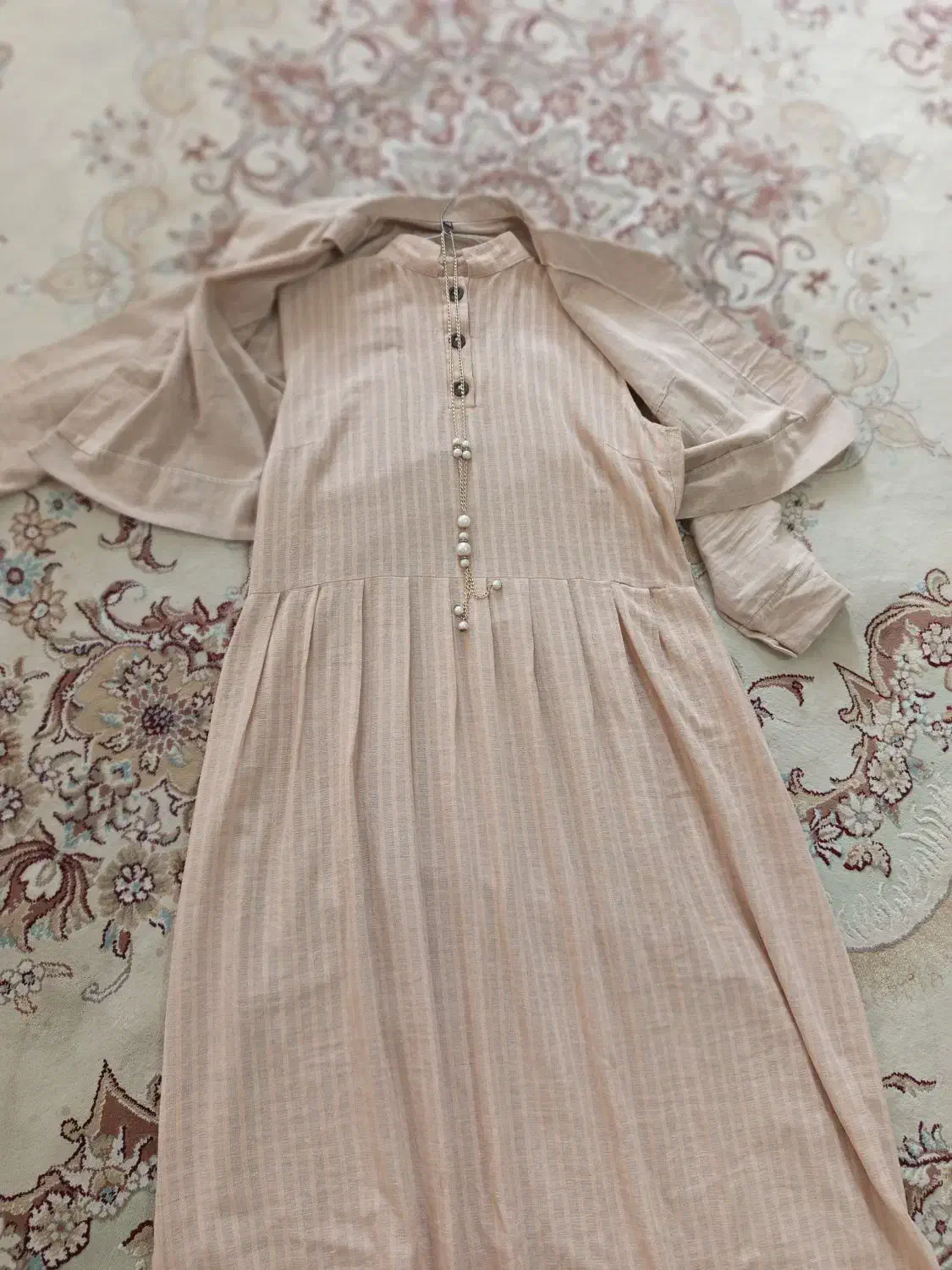 کت و سارافون|لباس|صحنه, |دیوار