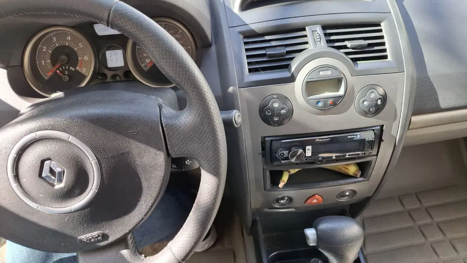 مگان اتومات ۲۰۰۰کم کار|خودرو سواری و وانت|تهران, مینیسیتی (شهرک نفت)|دیوار