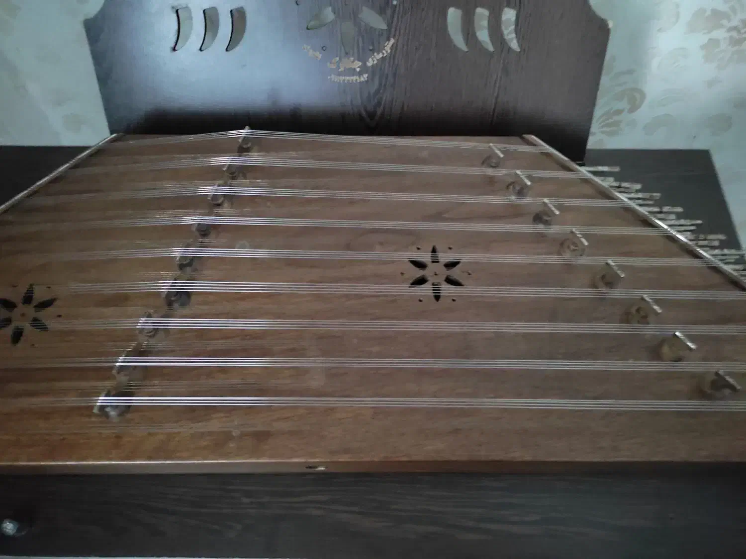 سنتور|سازهای سنتی|رشت, نخودچر|دیوار