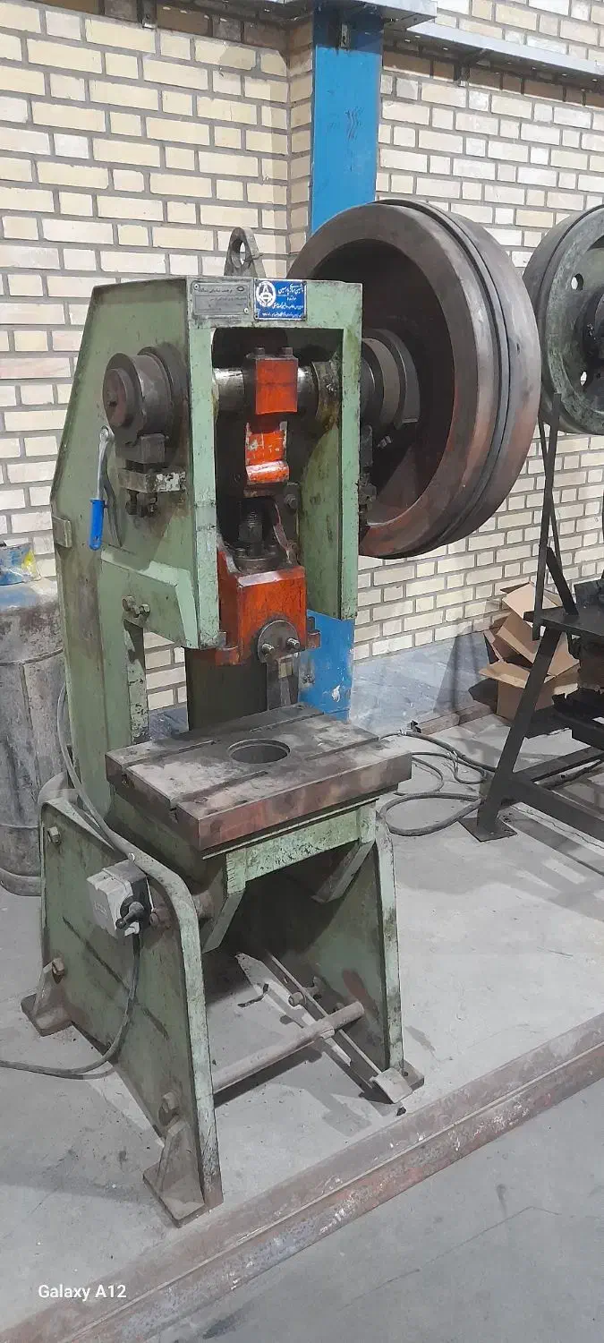 پرس ضربه ای ۶۰.۸۰.۳۵ و۱۵تن وقیچی|ماشینآلات صنعتی|قدس, هفت جوی|دیوار