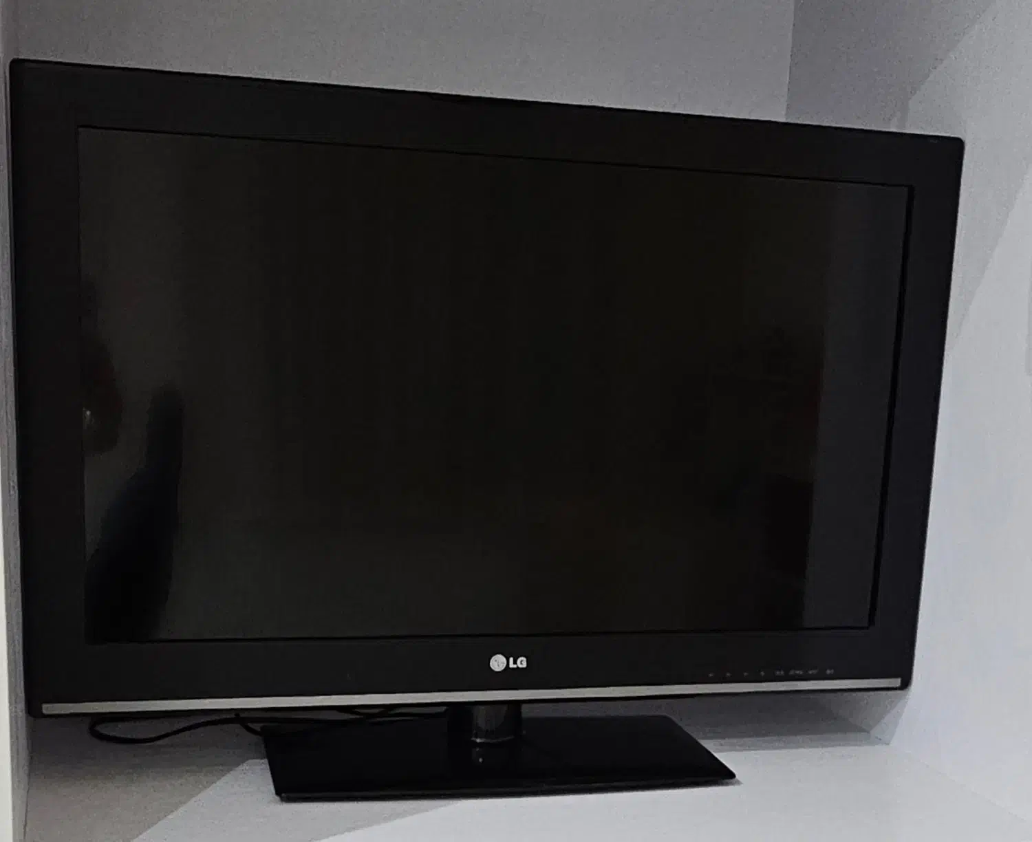 ۱عدد تلویزیون ۳۲ اینچ LG|تلویزیون و پروژکتور|ارومیه, |دیوار