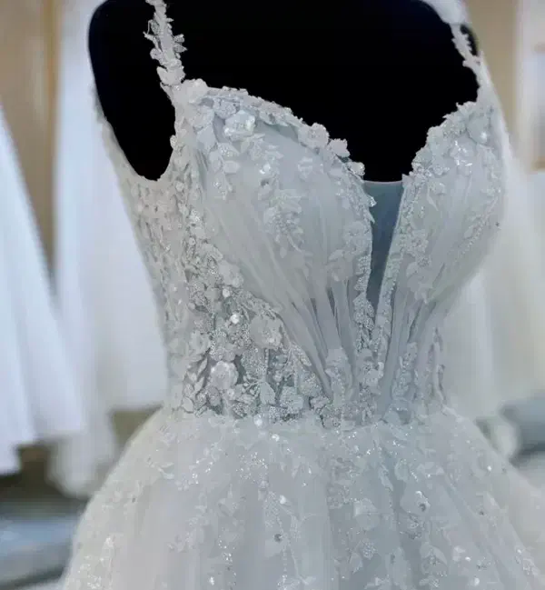 نیروی خانم جهت کار در مزون لباس عروس|استخدام بازاریابی و فروش|اصفهان, سیچان|دیوار