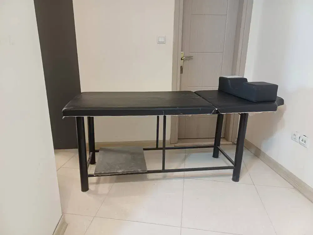 تخت مژه|آرایشگاه و سالن‌های زیبایی|کرمان, |دیوار