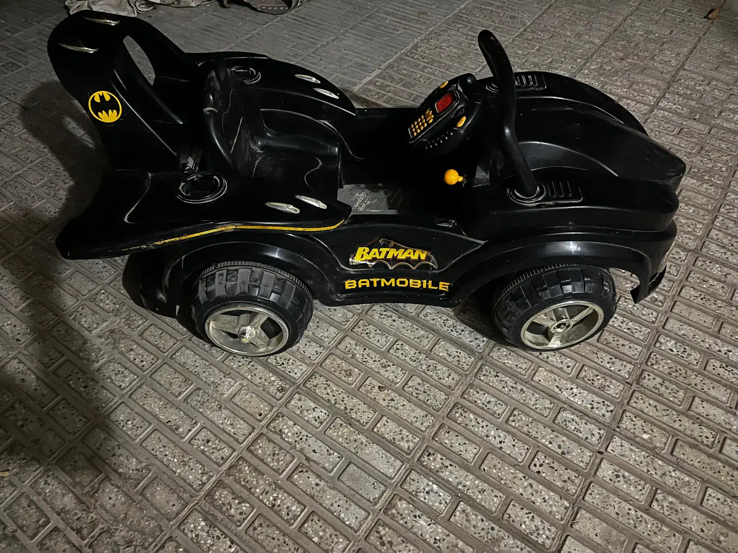 ماشین شارژی بتموبیل|اسباببازی|پیر بکران, |دیوار