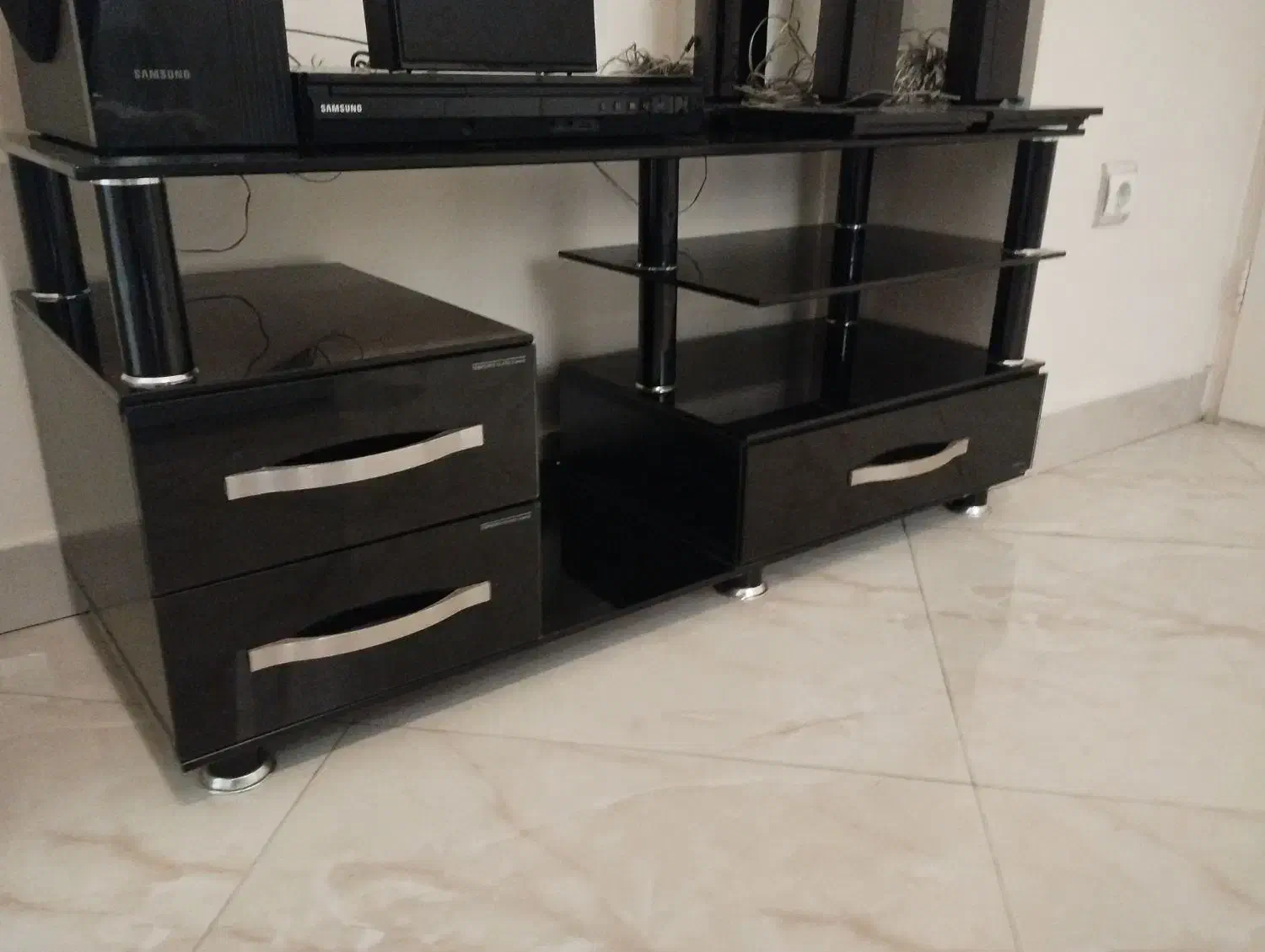 سینمای خانواده همراه با میز تلویزیون|سیستم صوتی خانگی|تهران, تسلیحات|دیوار