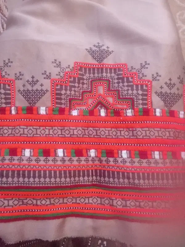 گمشدع|اشیا|ایرانشهر, |دیوار