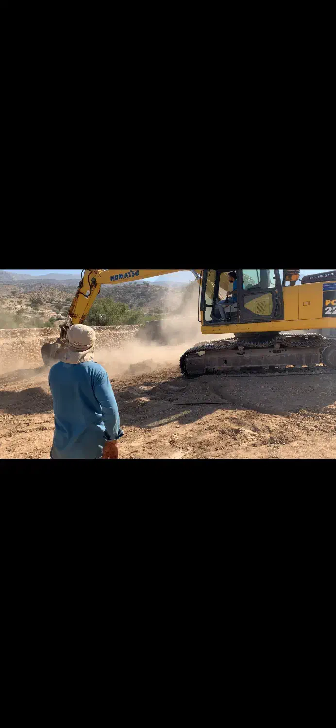 خاکبرداری با بیل میکانیکی کوماتسو پروژه صنعتی|خدمات حمل و نقل|شاهین‌شهر, برخوار غرب|دیوار