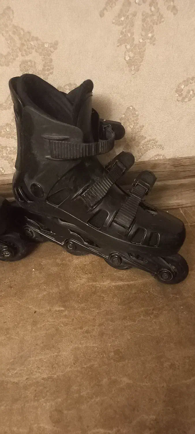 کفش اسکیت چهار چرخ با چرخهای سالم|دوچرخه، اسکیت، اسکوتر|اصفهان, سیچان|دیوار