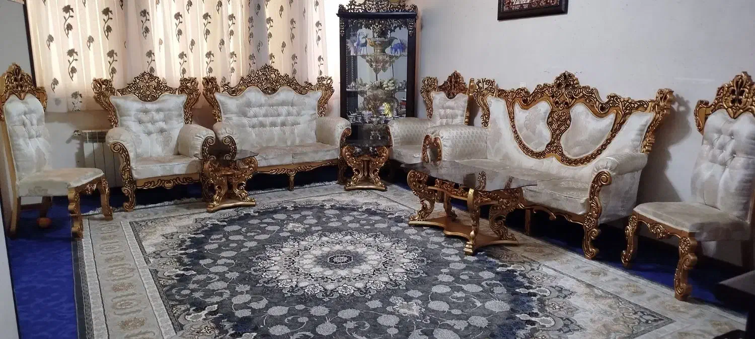مبل سلطنتی ۹ نفره همراه با میز عسلی|مبلمان خانگی و میز عسلی|نجف‌آباد, مسکن مهر|دیوار