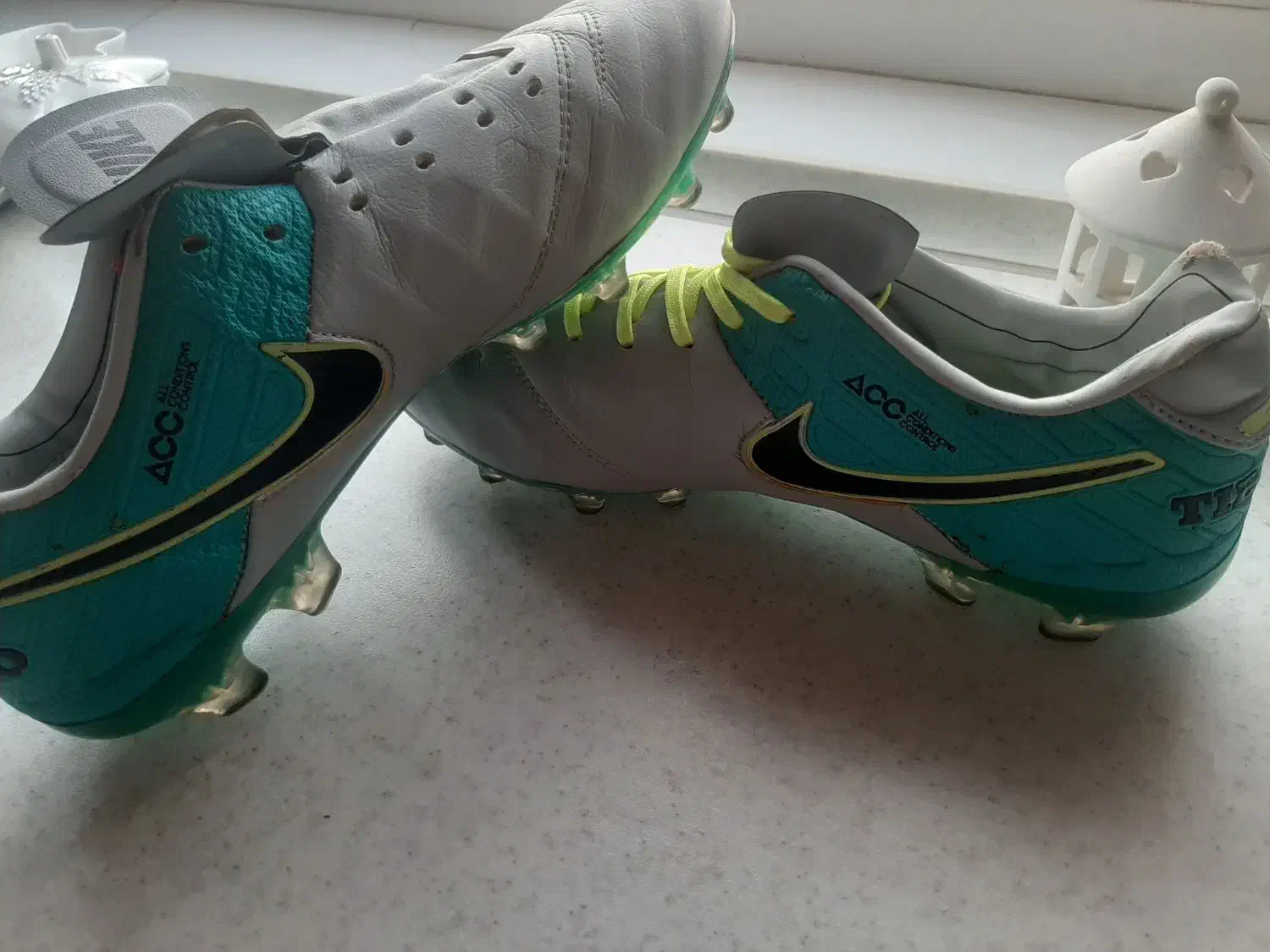 کفش چمن|کیف، کفش، کمربند|شیروان (خراسان), |دیوار