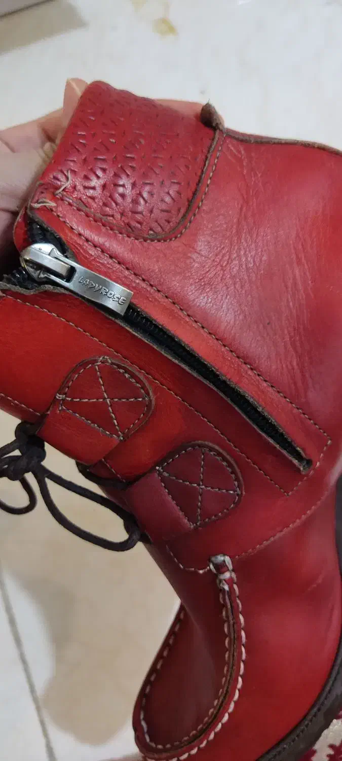 کفش نیم بوت چرم زنانه سایز 40 و یک جفت کفش رایگان|کیف، کفش، کمربند|پردیس, فاز ۸|دیوار