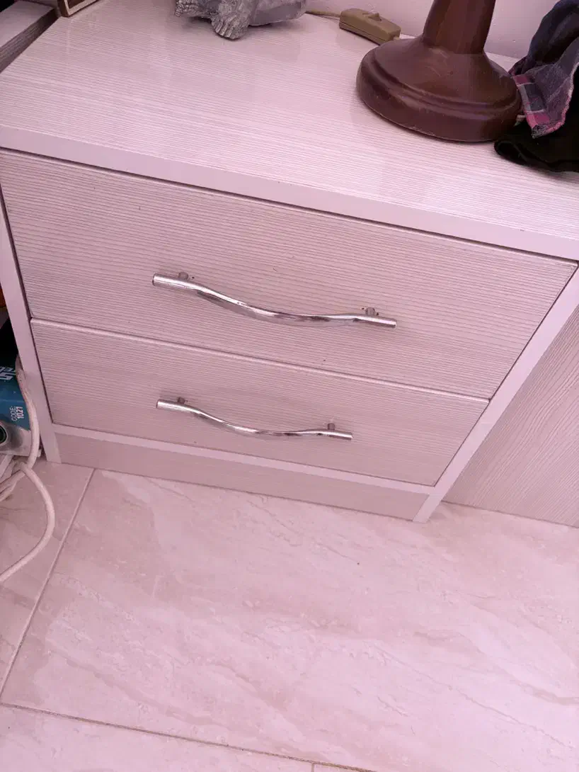 تخت خواب دو نفره با پاتختی و میز آرایش و پاف|تخت و سرویس خواب|شاهرود, |دیوار