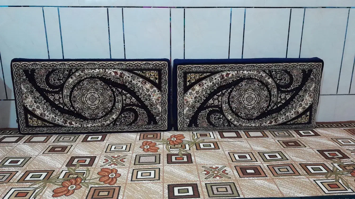 دوعددپشتی کاملا سالم|پشتی|خمین, |دیوار