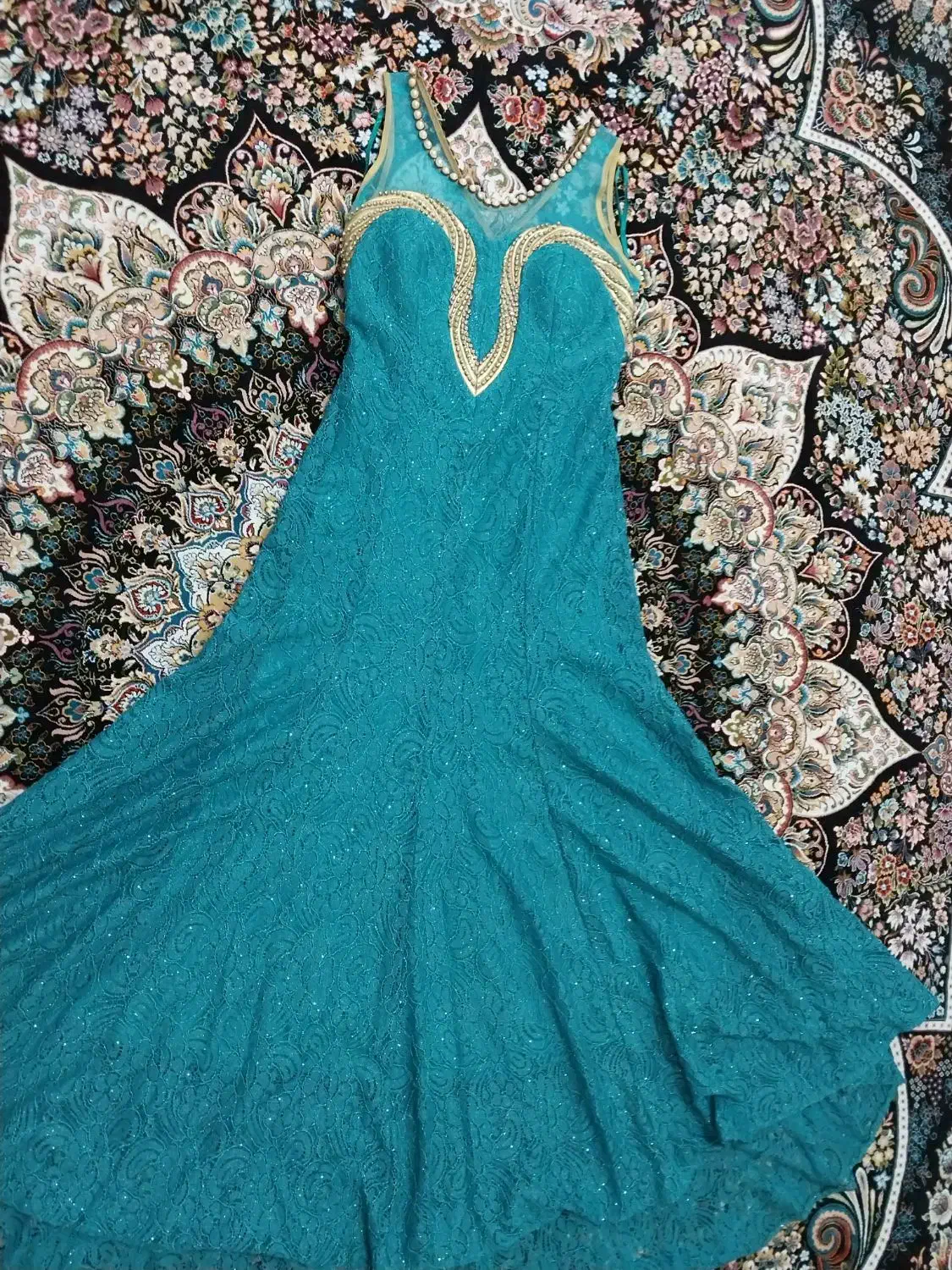 دو عدد لباس مجلسی|لباس|صومعهسرا, |دیوار