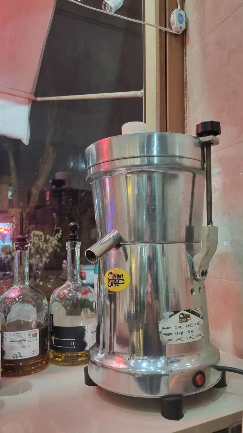 دستگاه آب هویج گیری صنعتی ۱.۵ اسب|آبمیوه‌گیر و آب‌مرکبات‌گیر|بستان آباد, |دیوار