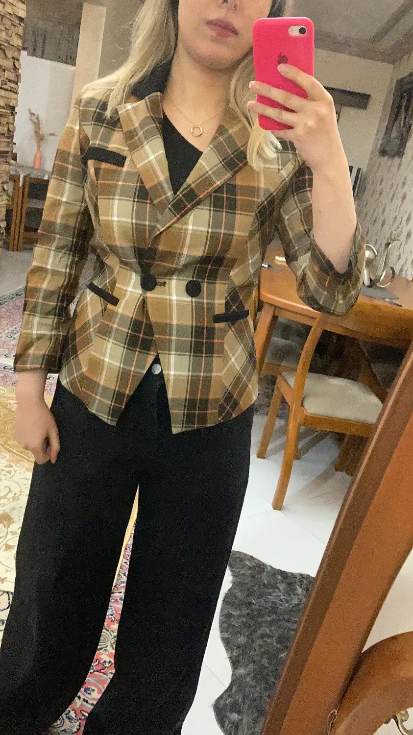 کت و تعدادی شال|لباس|گرگان, |دیوار