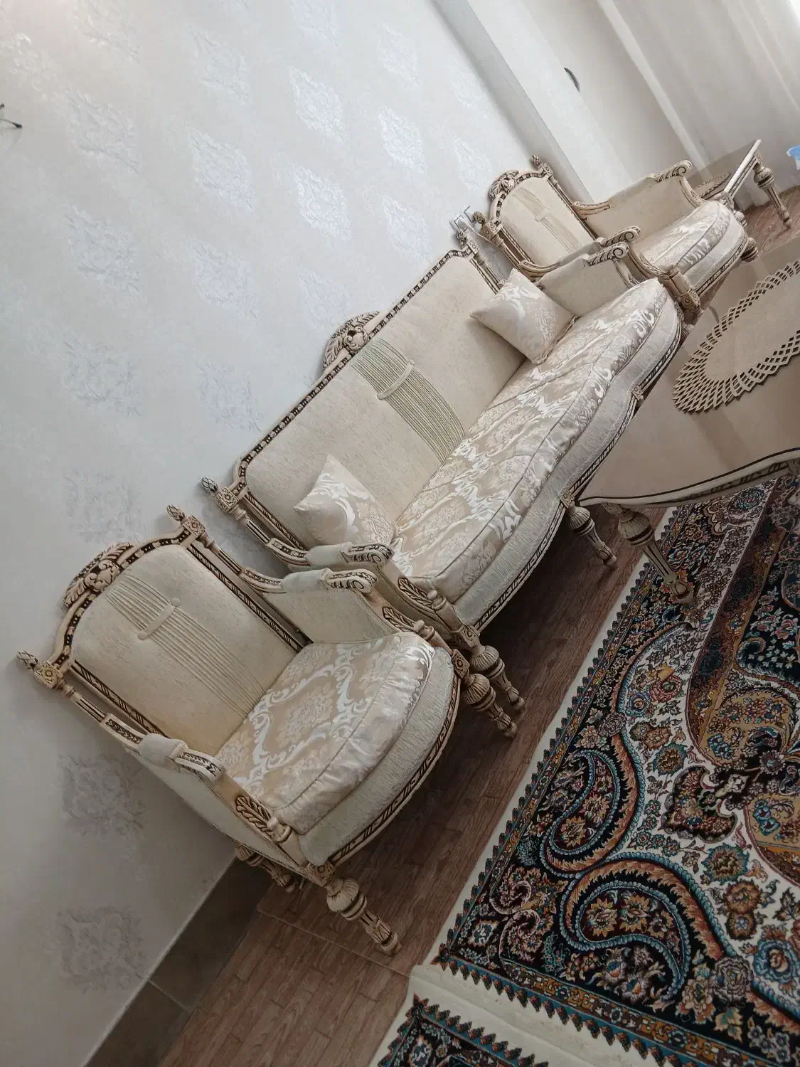 مبل چوب رنگ کرم|مبلمان خانگی و میز عسلی|زنجان, |دیوار